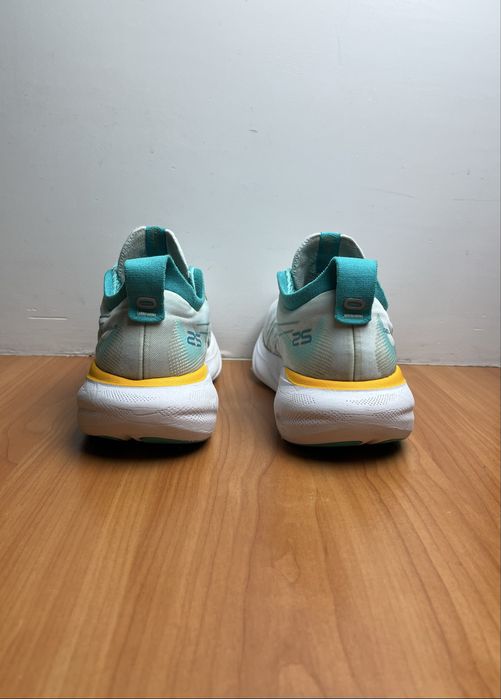 Кроссовки Asics Gel Nimbus 25 размер 39 оригинал спортивные бег run