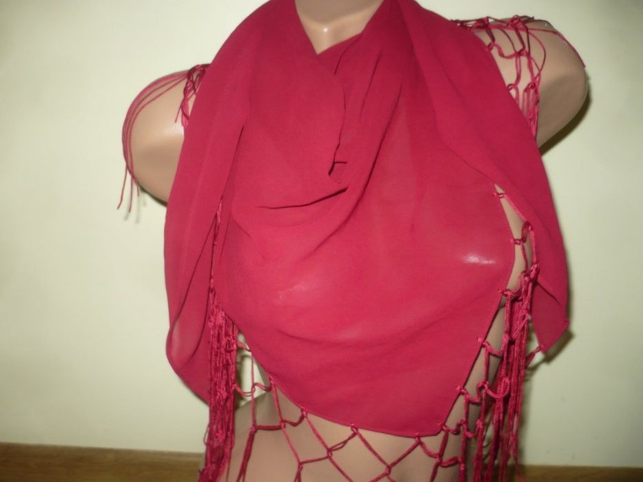 Платок Шаль Шарф треугольный с кисточками бордовый