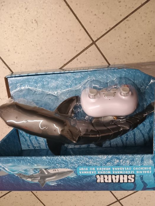 Ele fun rekin do basenu,zdalnie sterowany