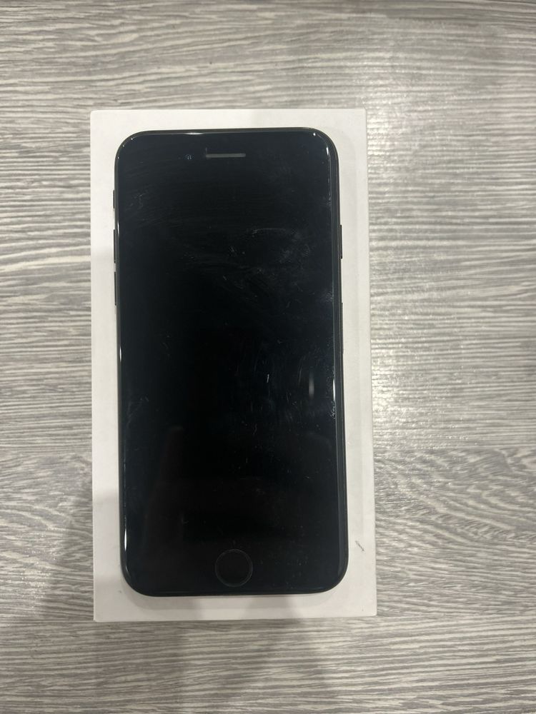 Продам iPhone 7 на 32 gb