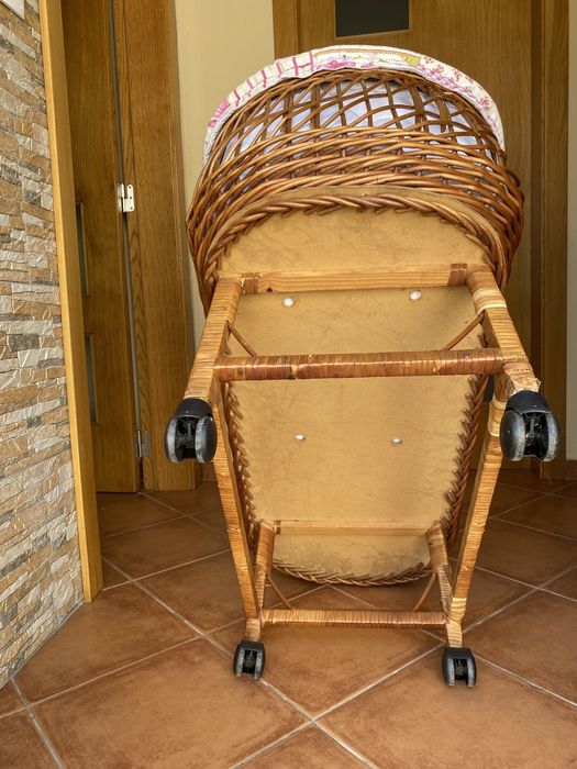 Berço de Verga com rodas feito artezanalmente