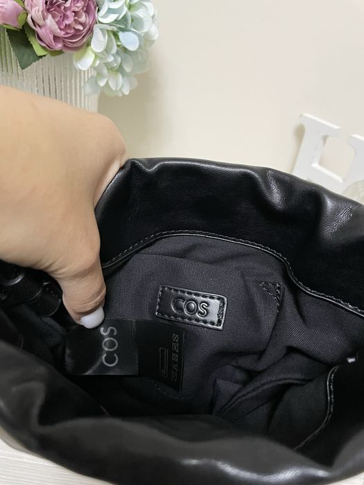 Міні-сумка COS на шнурку