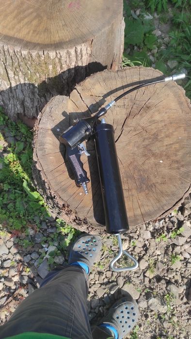 пневмошприц для салідолу YATO