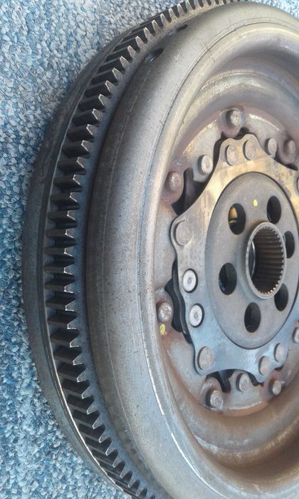 Двохмасовий маховик vw passat b7 DSG6 TDI2.0