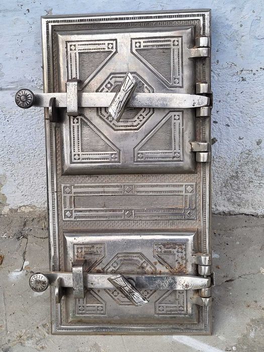 Żeliwne drzwiczki do pieca kaflowego