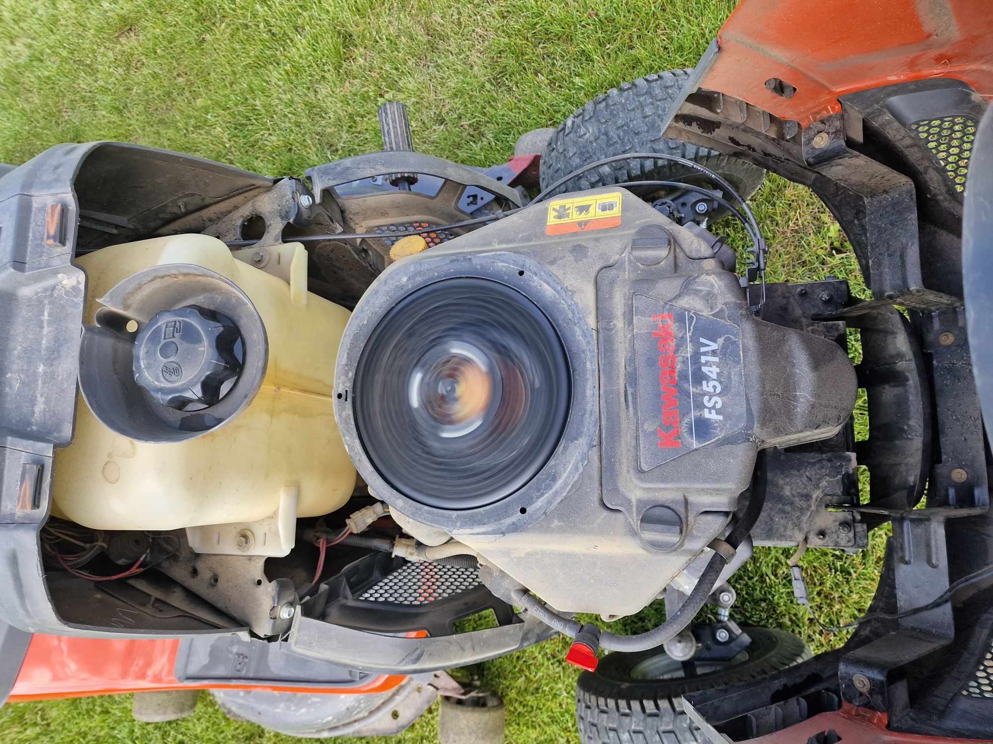 Traktorek do trawy Husqwarna Cth 184t