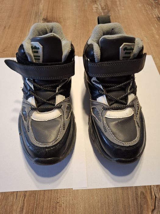 Отдам ботинки р.32