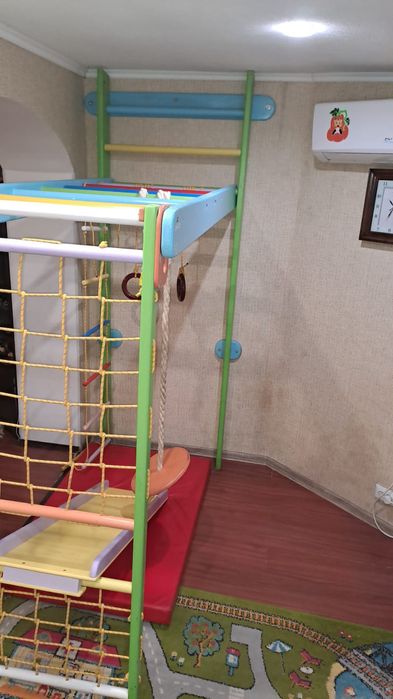 Дитячий спортивний майданчик