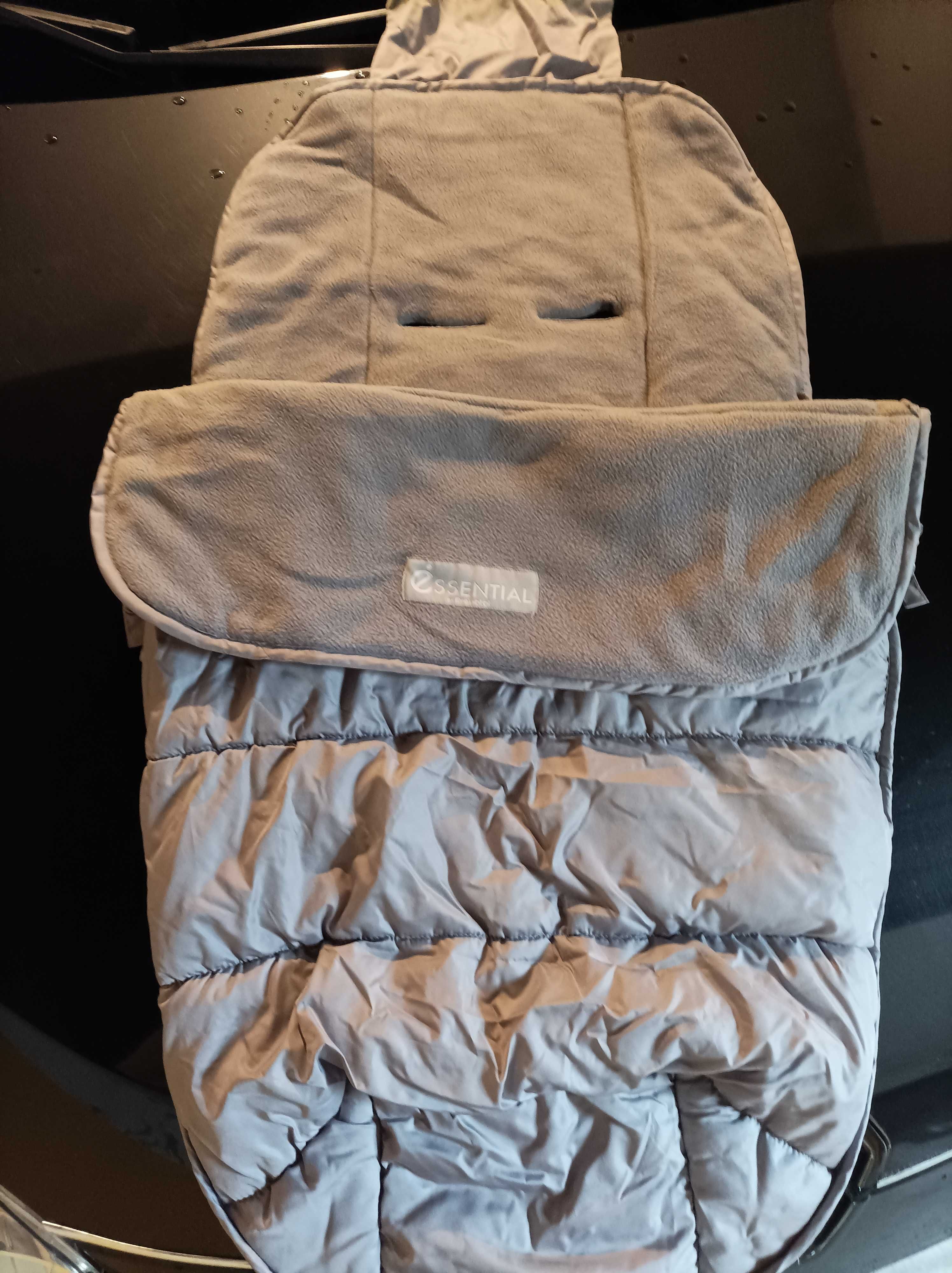 Vendo saco de inverno marca essential para carrinho de bebê.