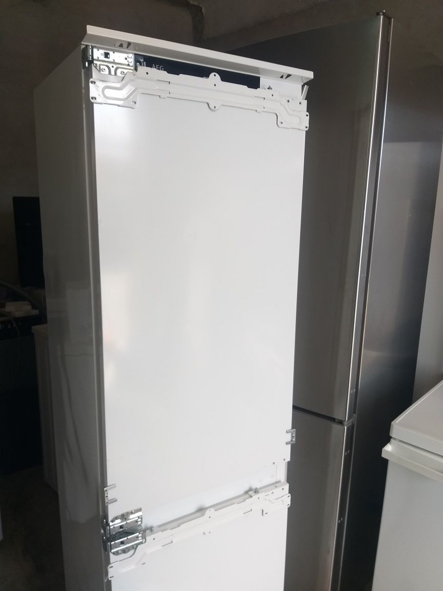 Холодильник AEG встройка , під забудову  б/уГермании.