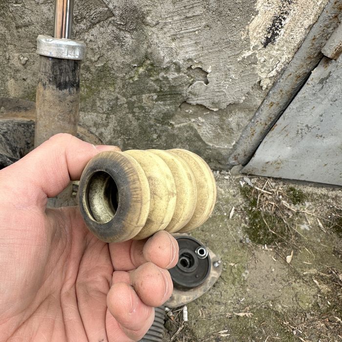 Стойка передня права для subaru outback 2015-2018 b15 субару