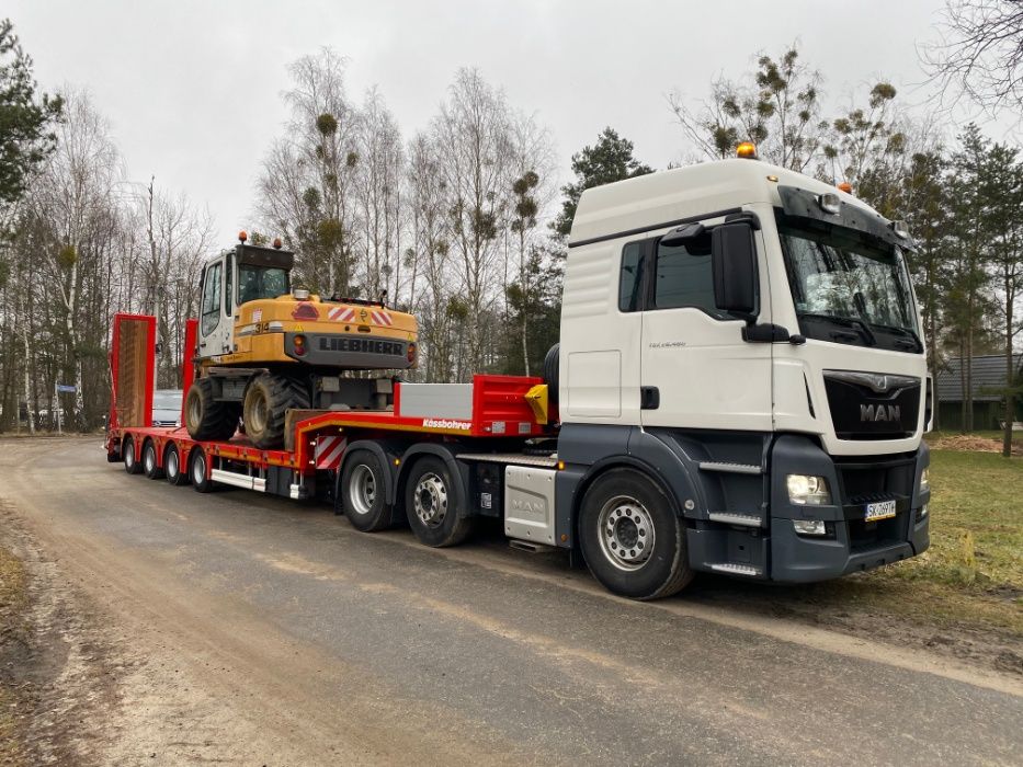 Transport maszyn budowlanych podczołgówa niskopodwozie