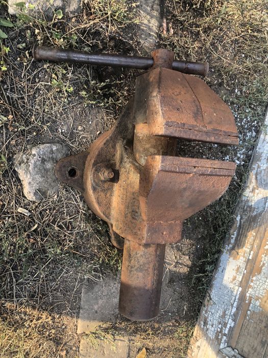 Продам тиски радянського виробництва