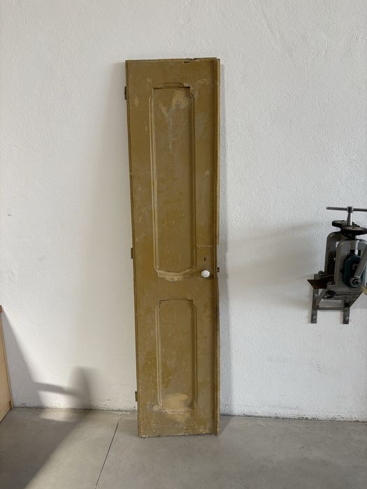 Porta antiga sec. XIX com puxador em metal esmaltado