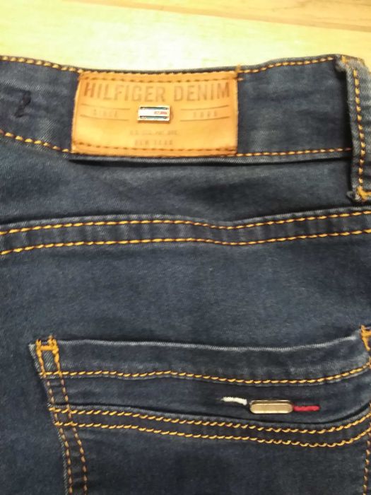 Spodnie dżinsowe Tommy Hilfiger - rozmiar 31 - stan idealny