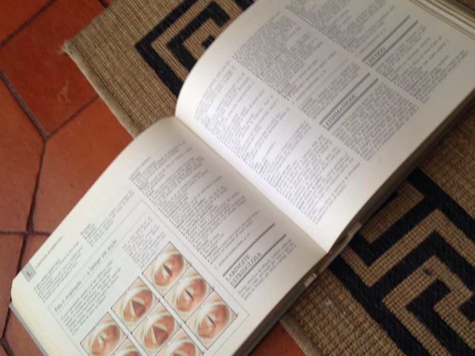 Livro e enciclopédia