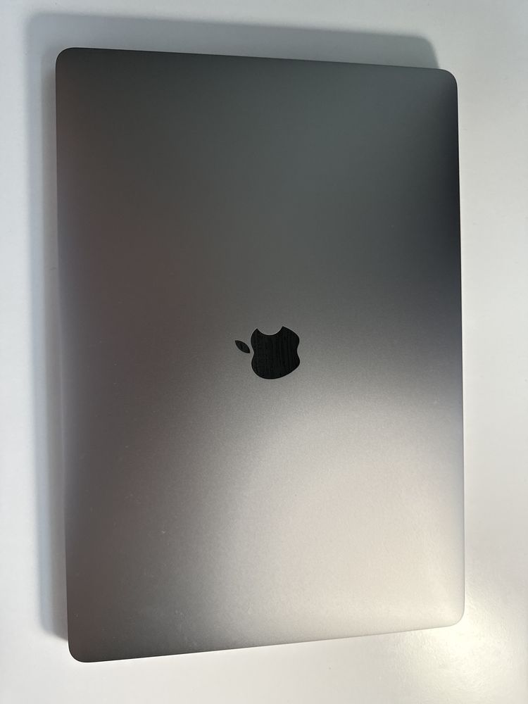 MacBook Pro “15 i7 16gb 2019
