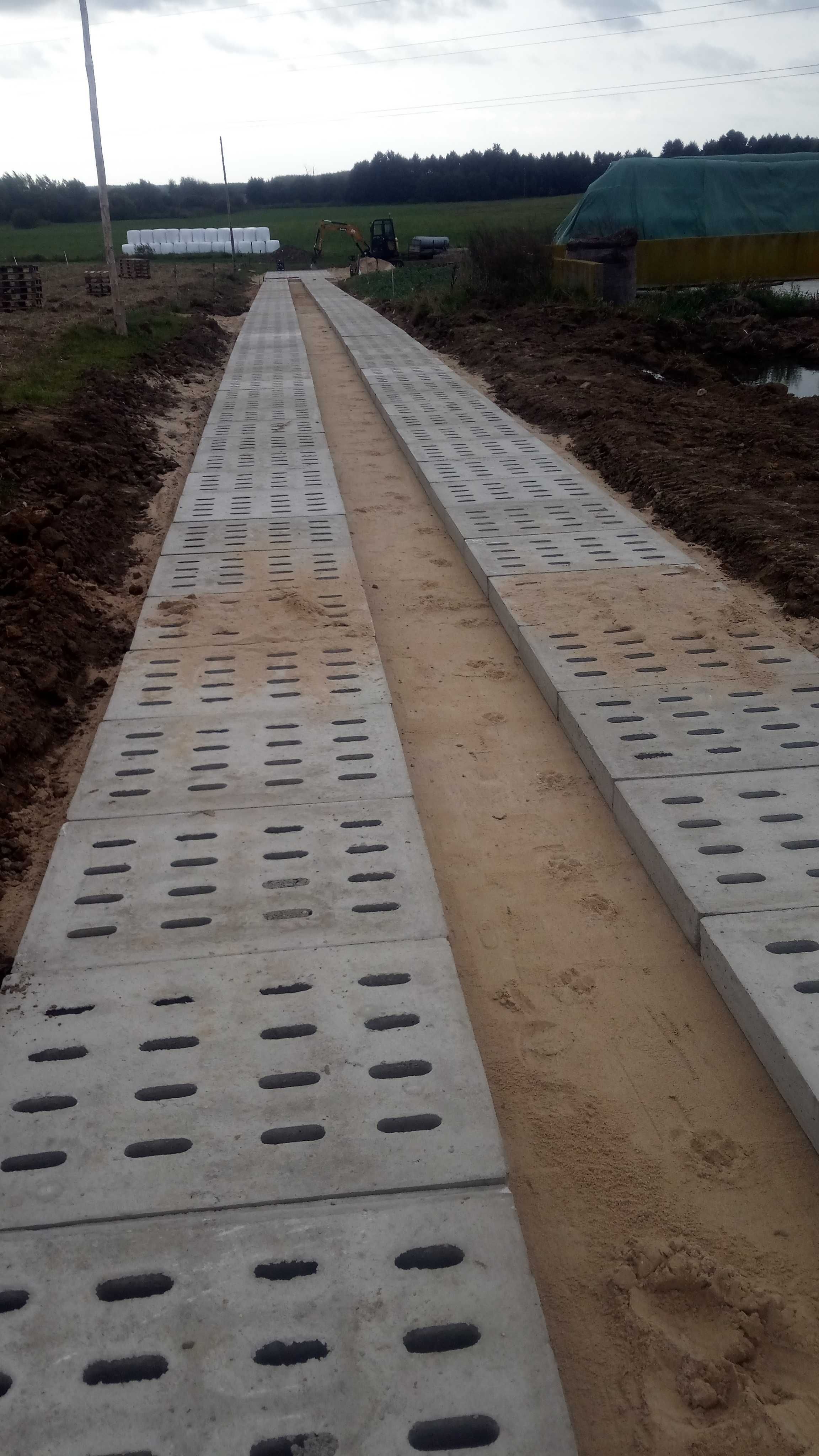 Układanie płyt JUMBO Prace Ziemne, Wyburzanie