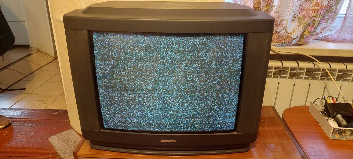 Продам телевизор Daewoo (не работает пульт)