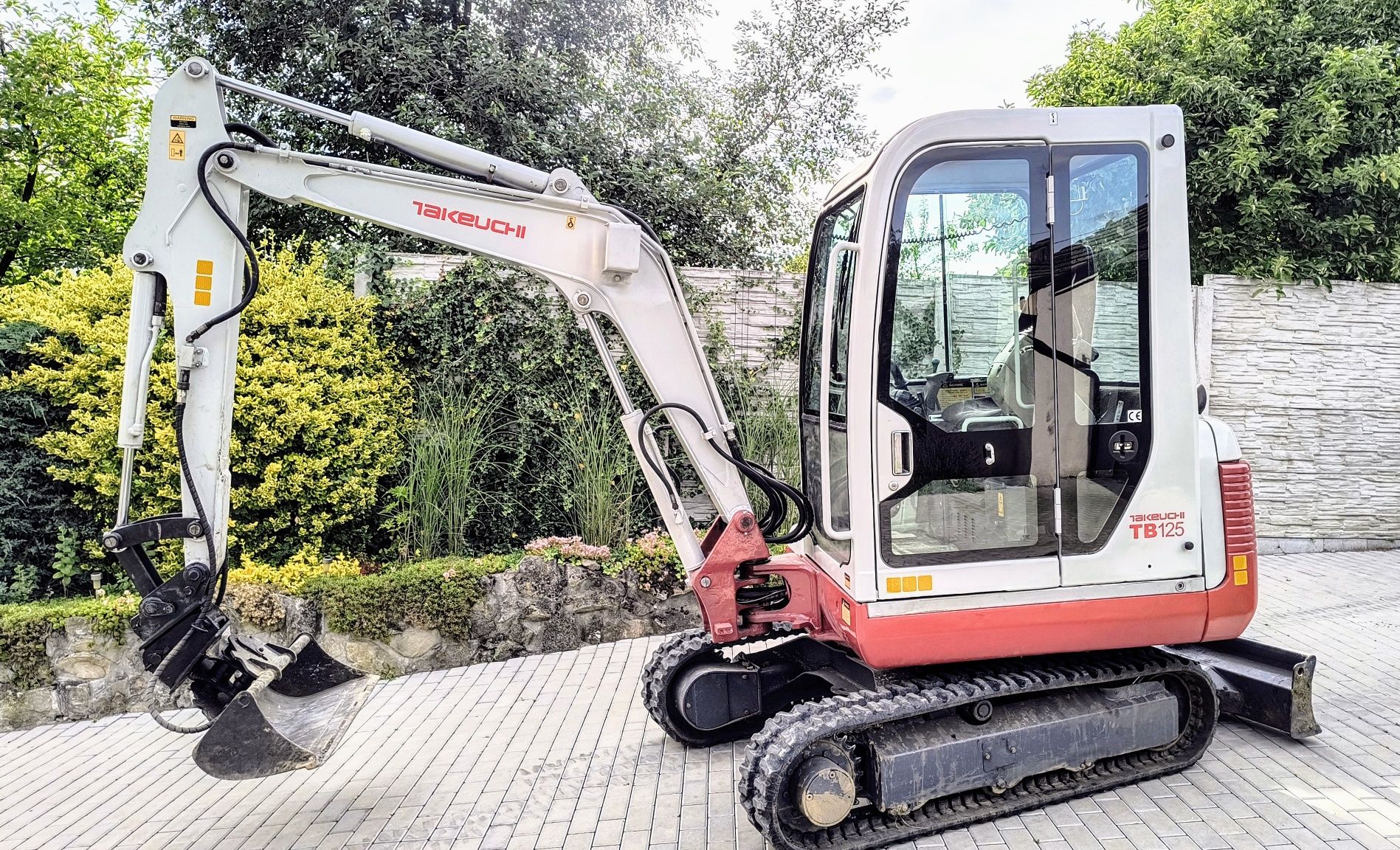 Minikoparka koparka Takeuchi TB125