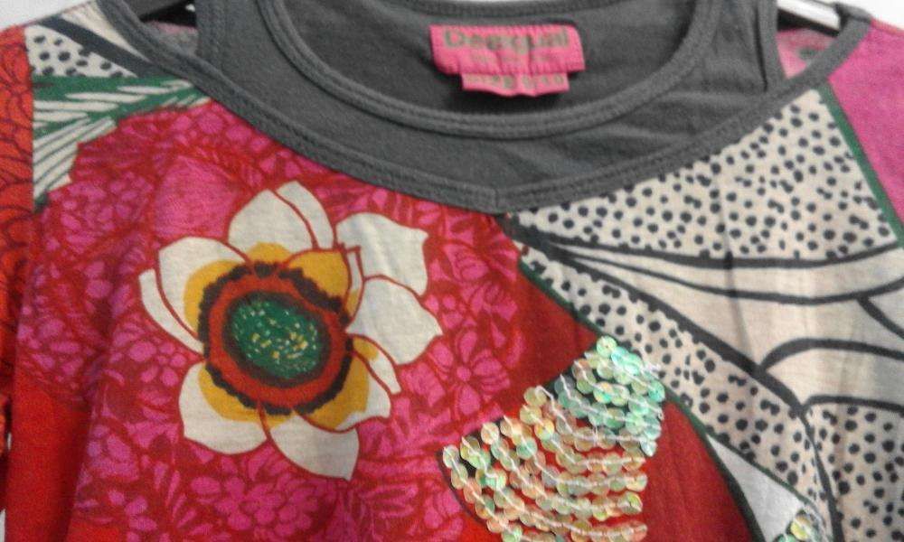 Camisola menina da Desigual. 9/10 anos. Em muito bom estado