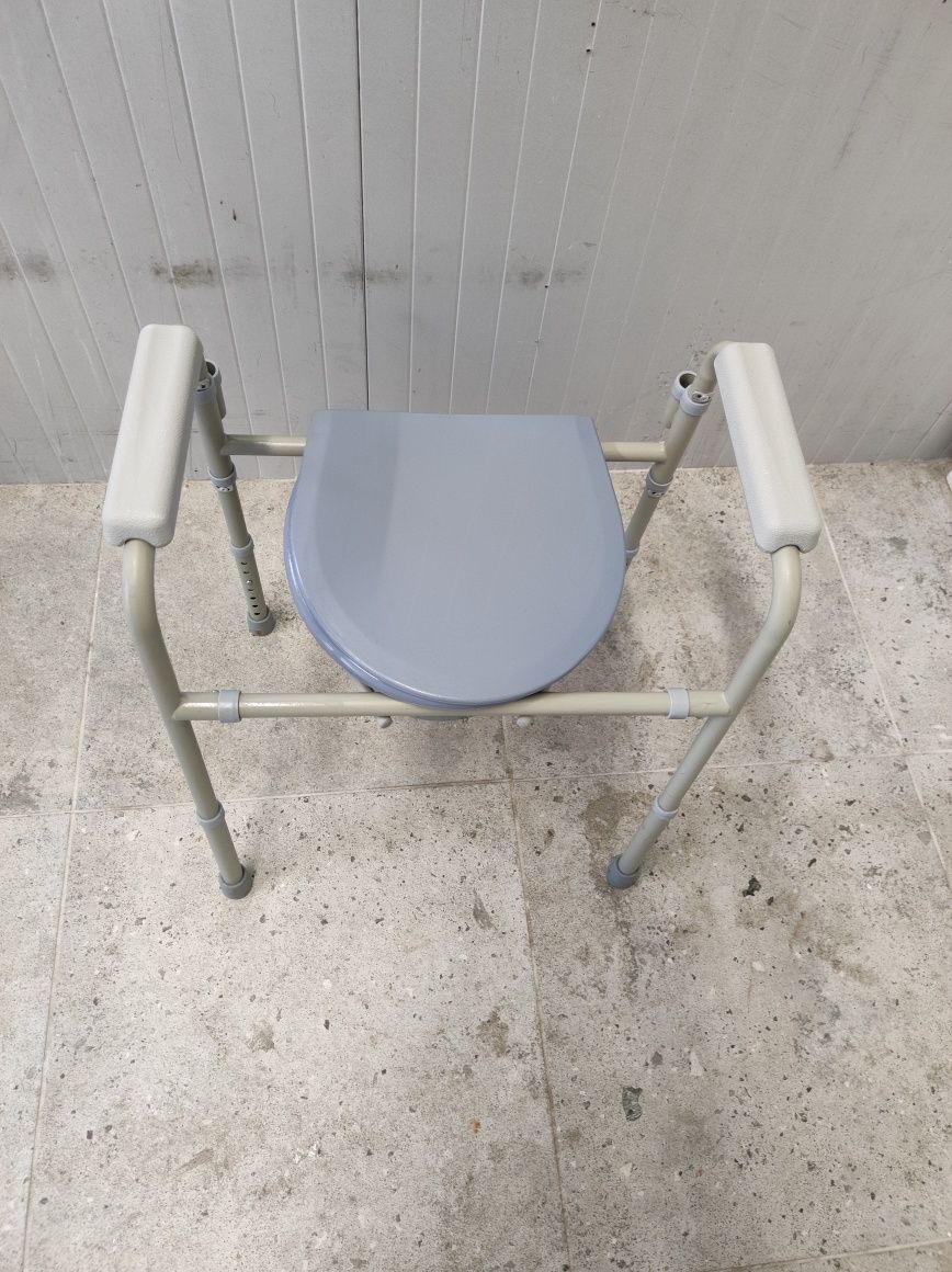 Toaleta przenośna, krzesło toaletowe dla osób niepełnosprawnych