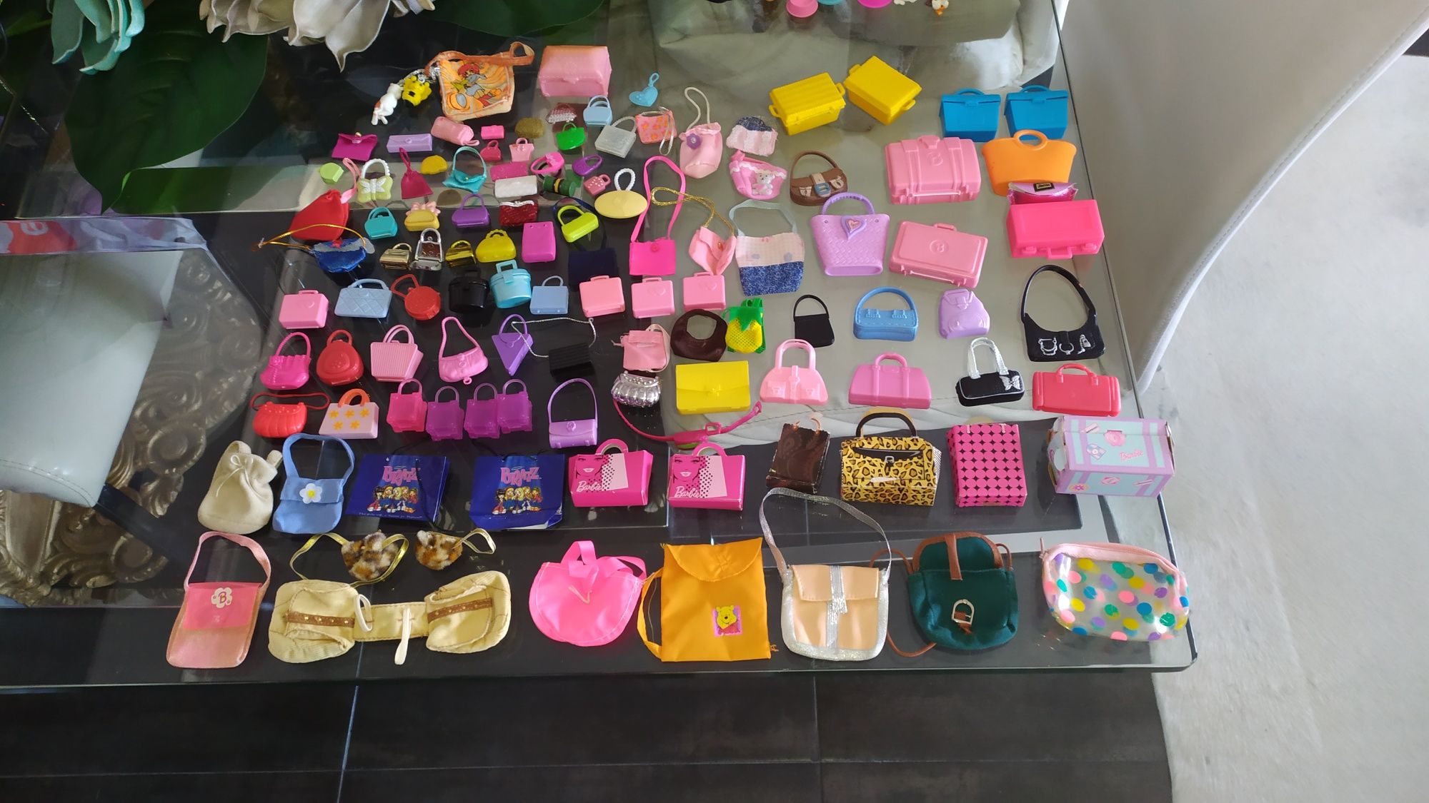 100 Malas, mochilas, bolsas, baús, carteiras barbie desde 1€ cada