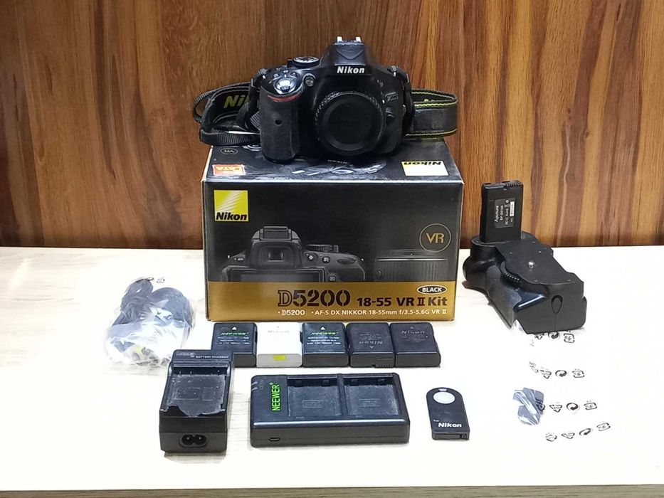 Nikon d5200 Lustrzanka aparat + Grip + baterie