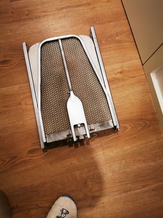 Tábua de passar a ferro embutida e extensível