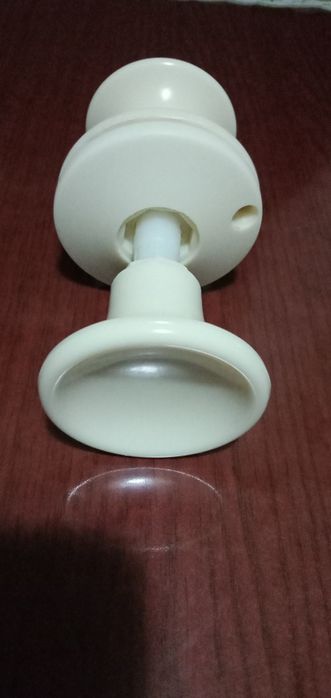 Продам дверные ручки.