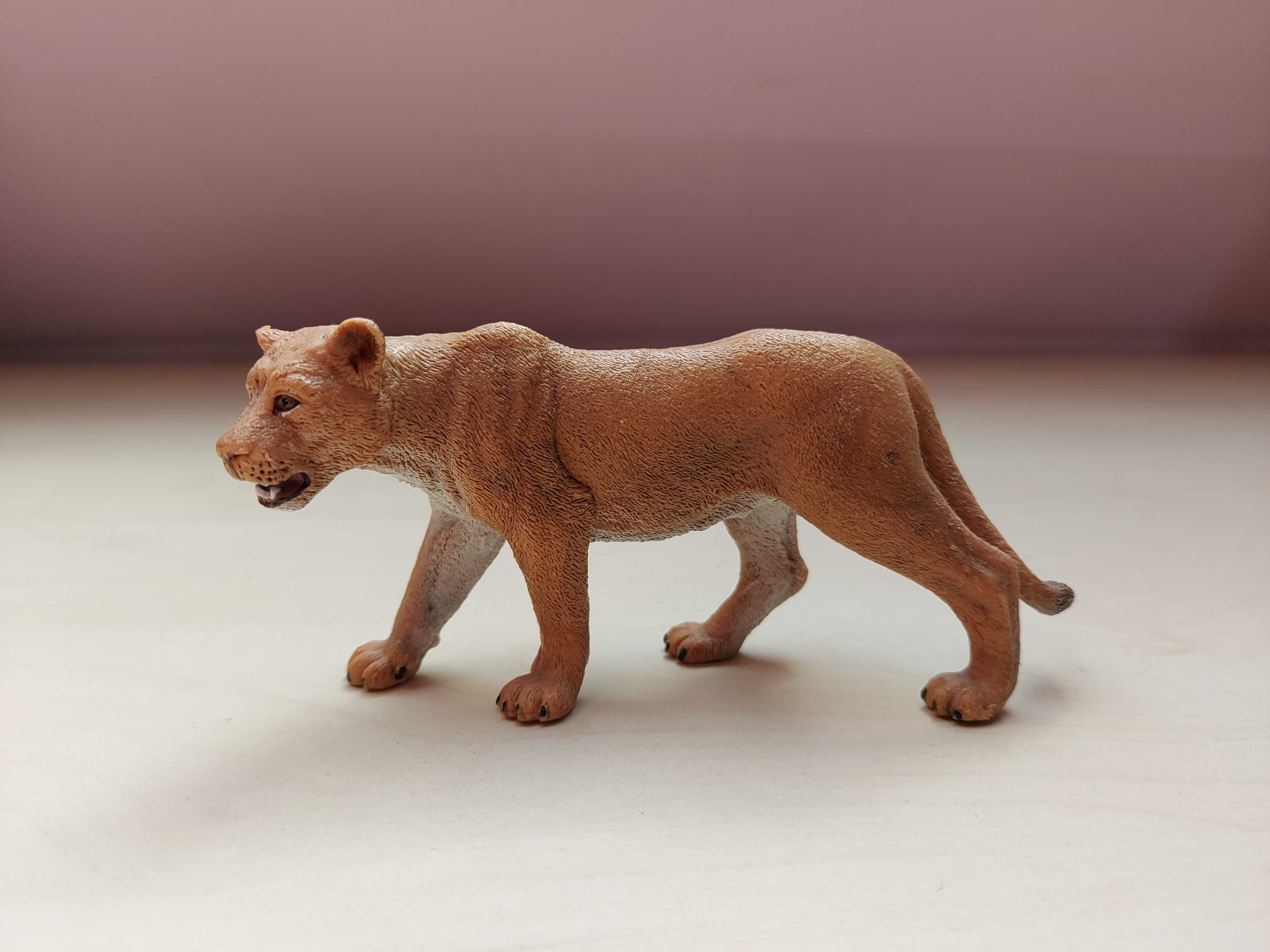 Figurka Schleich 14712 Lwica lew wycofana