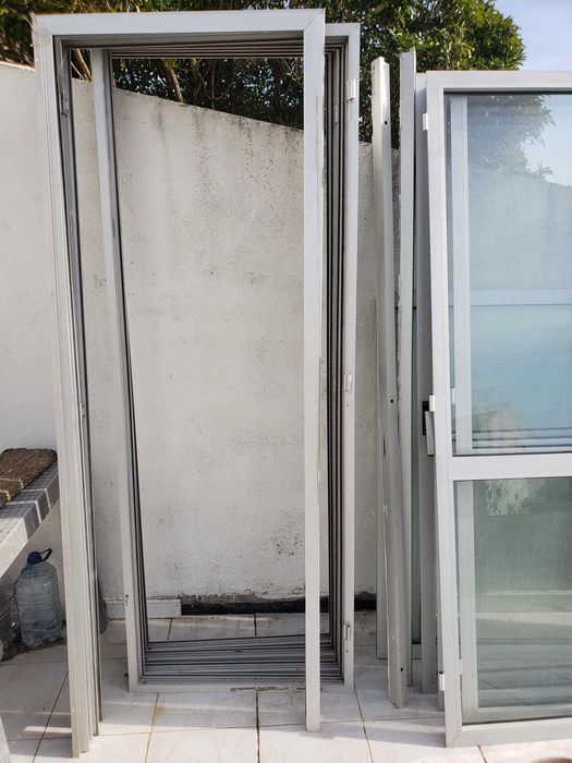 3 Portas + 2 janelas de alumínio simples [usadas]