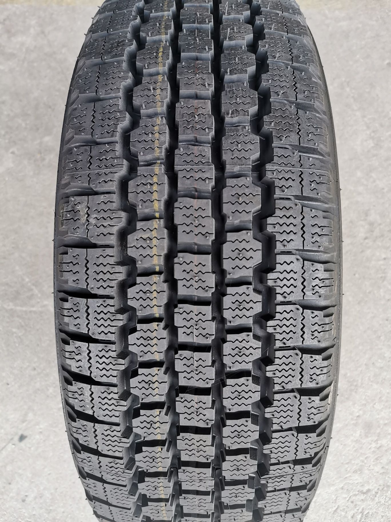 Opona 225/65R16C 112/110R Bridgestone Blizzak W800 #197