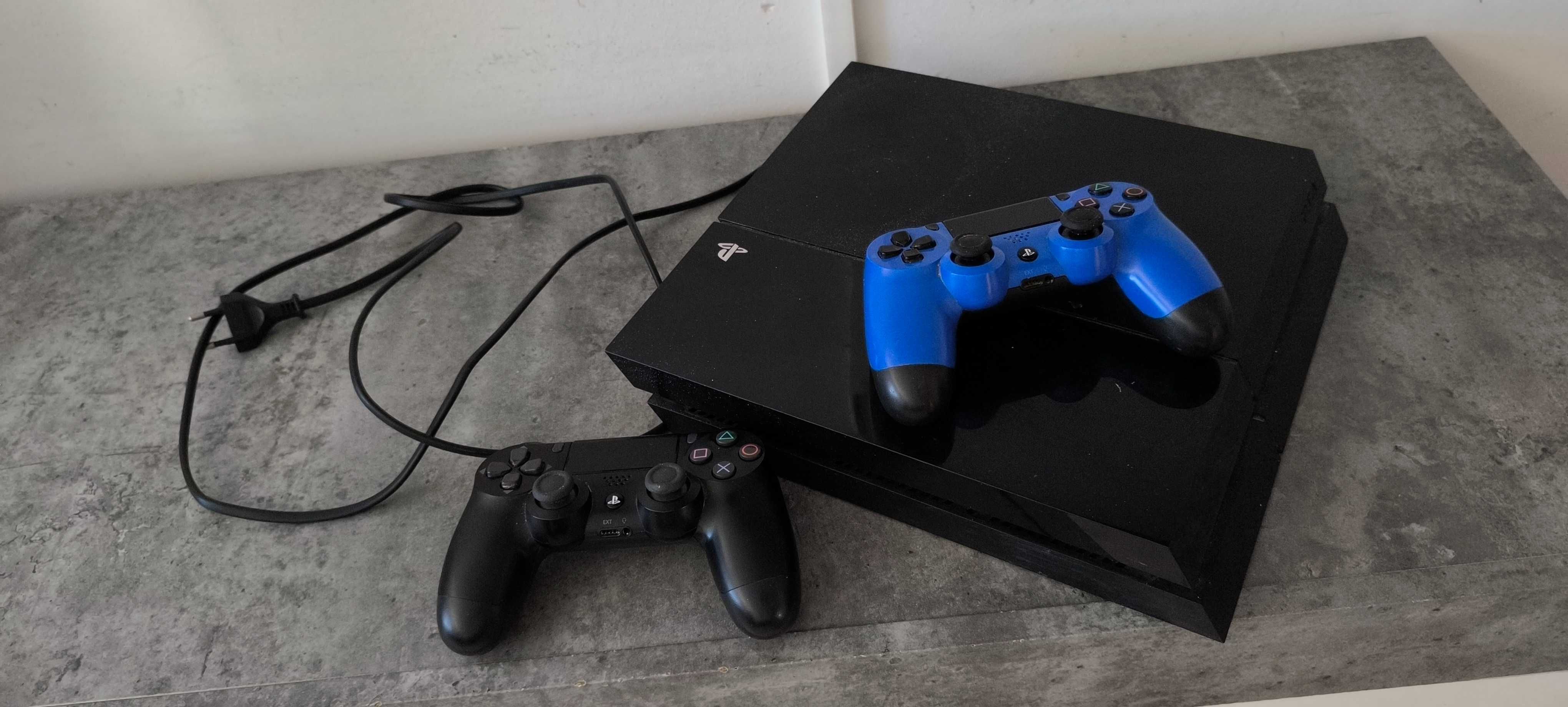 Venda de PlayStation 4 e 2 comandos