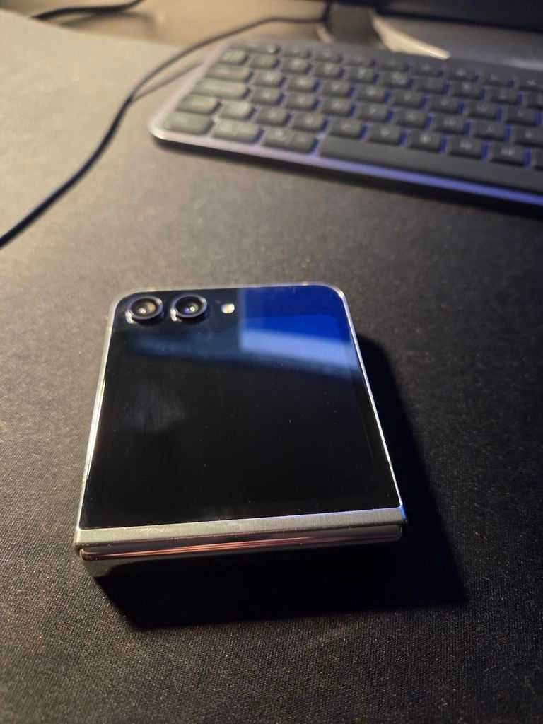 Samsung Galaxy Z Flip 5 5G 8/512 stan idealny wraz z oryg. etui skóra