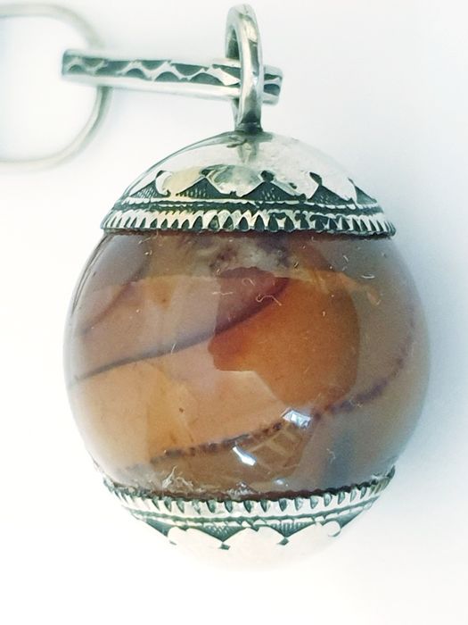 Fantástico porta chaves vintage com banho em prata e pedra Ágata