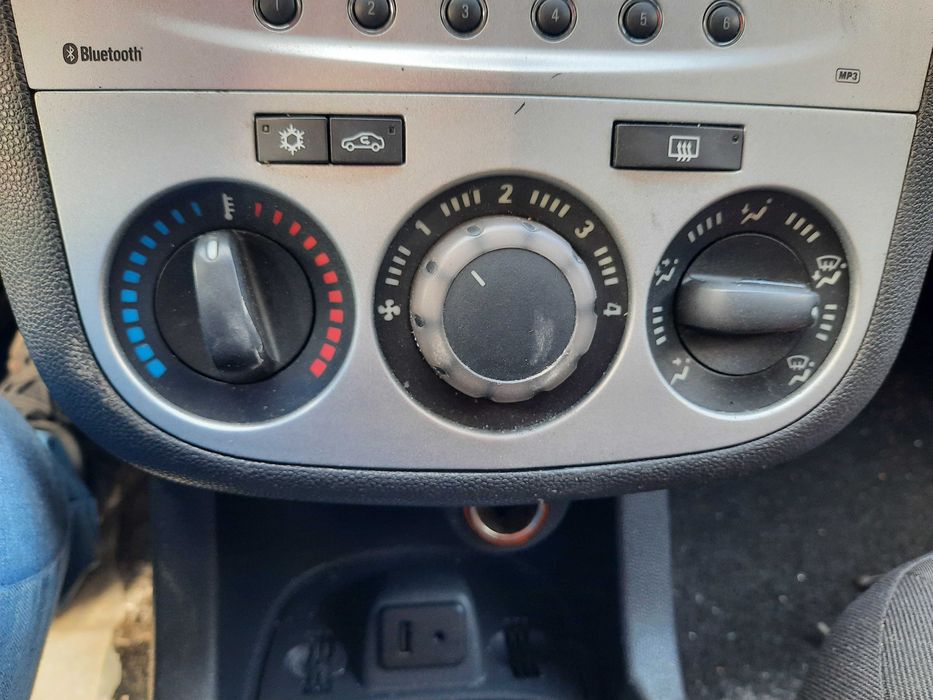 panel nawiewu klimatyzacji Opel Corsa D
