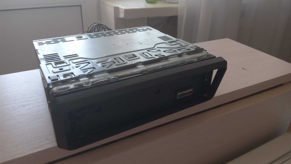 Магнитола Sony CDX-GT 20.