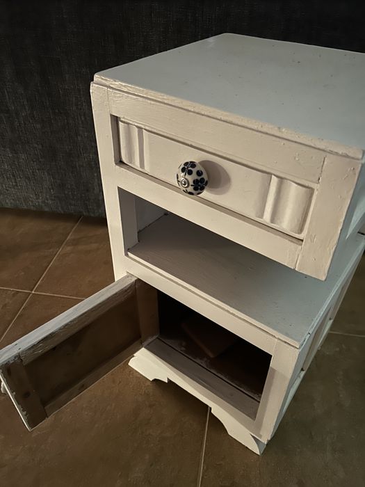 Mesa de Cabeceira antiga recuperada