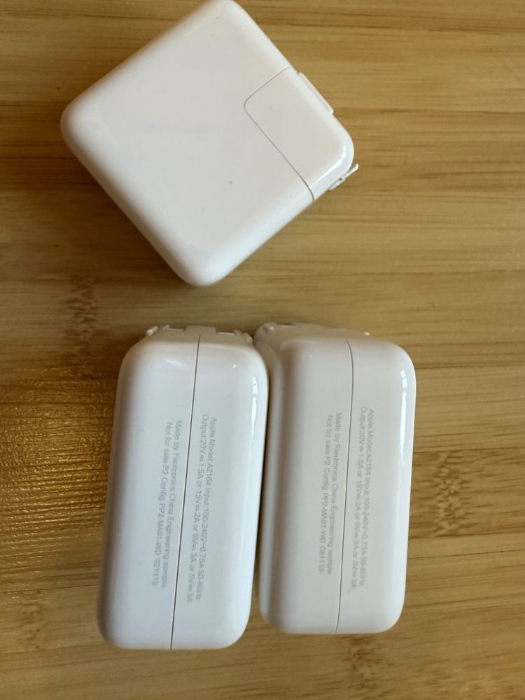 ЕКСКЛЮЗИВ. Інженерний зразок Apple A2164 30W USB-C Power Adapter