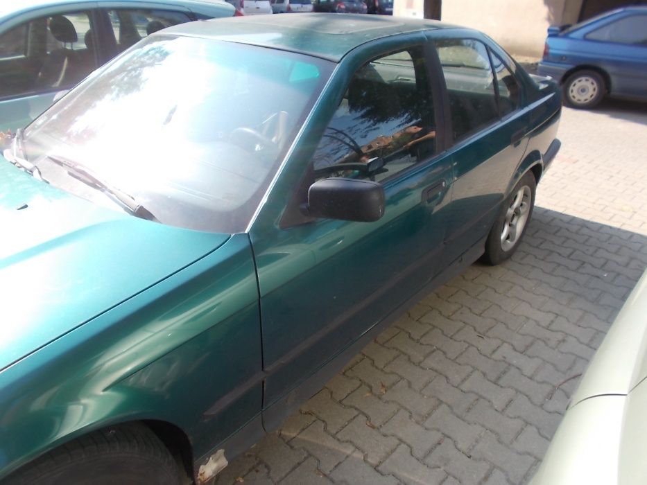 BMW E36 sedan zielony metalik 1.6 benzyna przeznaczone na części