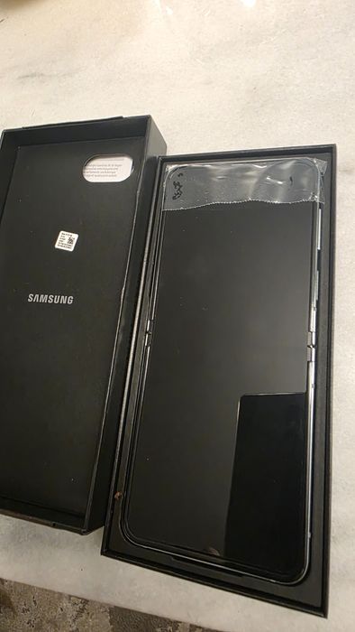 Samsung Galaxy Flip 5  Stan idealny