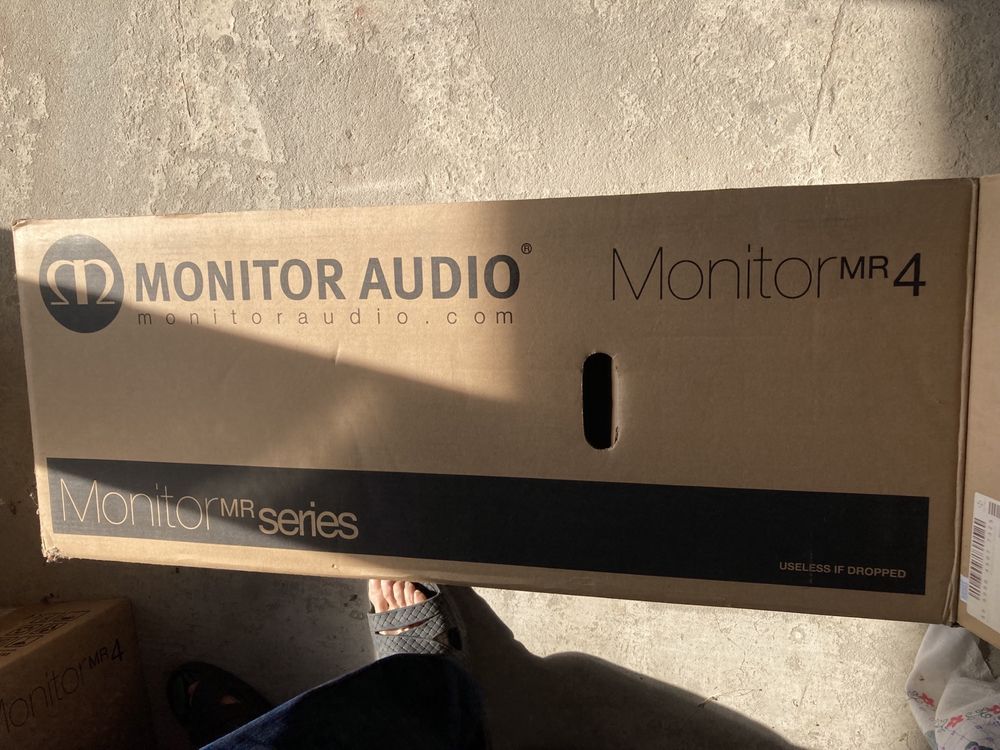 Напольные колонки Monitor Audio MR4 Black Oak