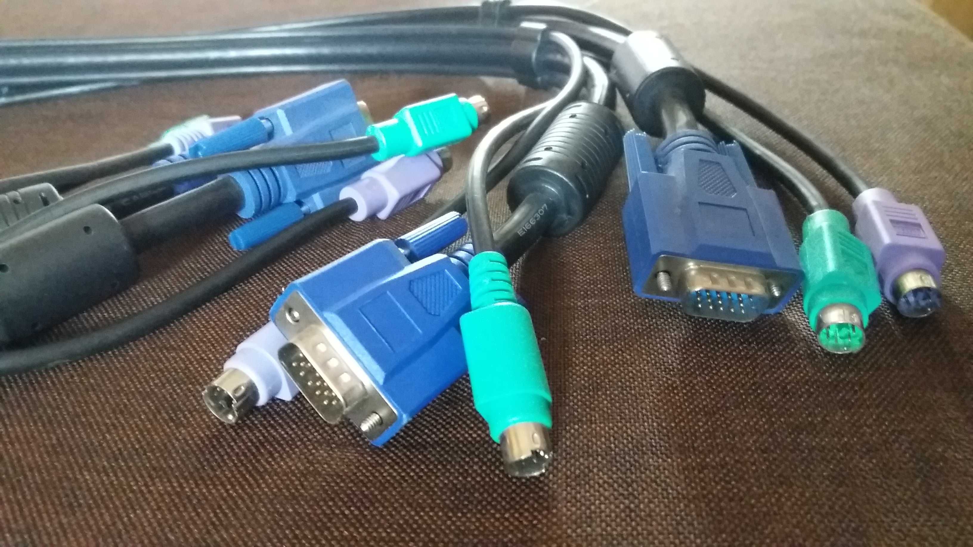 kabel  VGA , PS2, klawiatura  komputer monitor