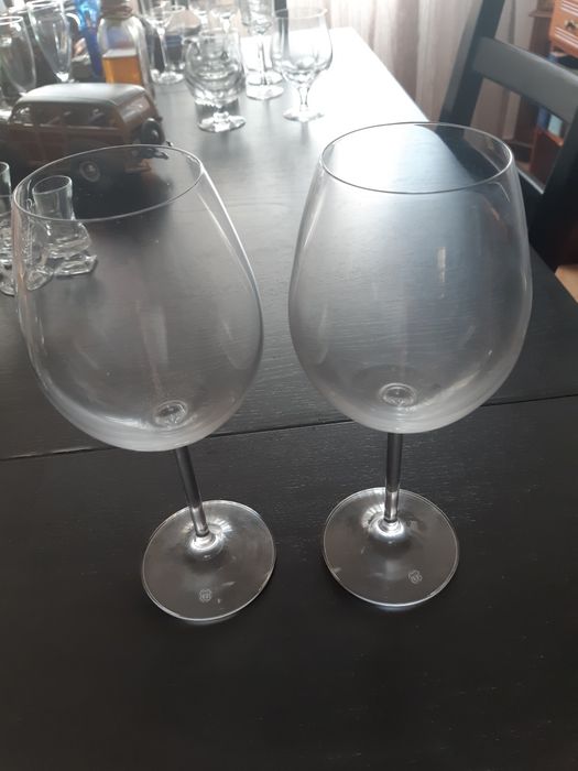Copos de vinho tinto