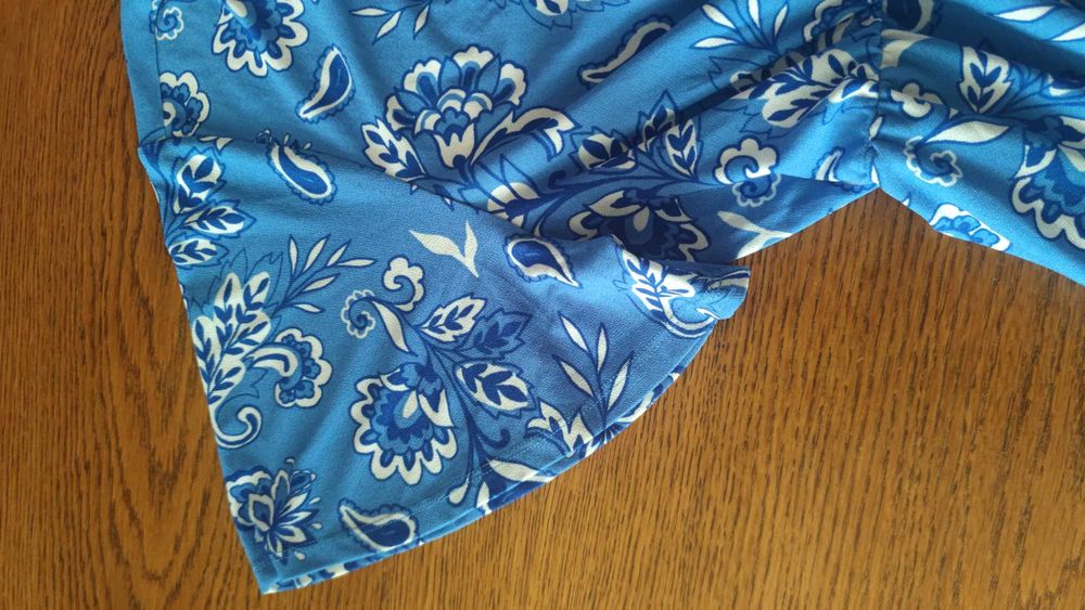 Długa niebieska sukienka w kwiaty r. XL