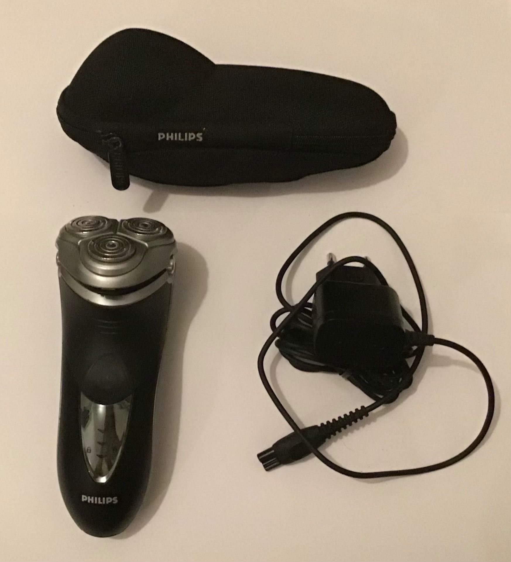 Máquina de barbear Philips 8200
