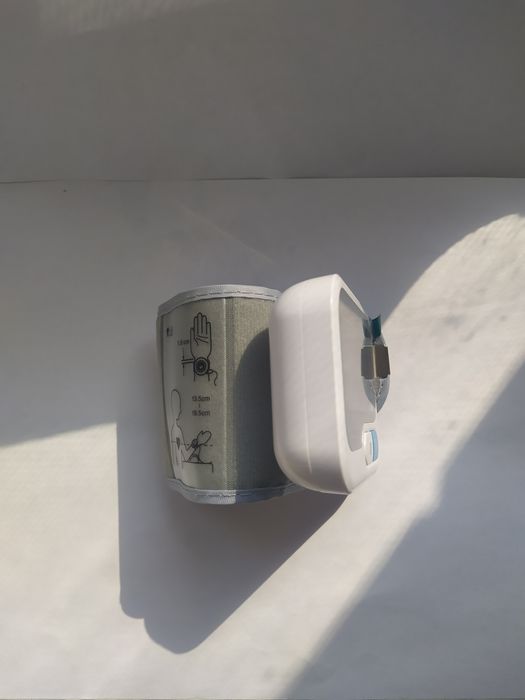 Домашний тонометр на запястье. Автоматический измеритель.