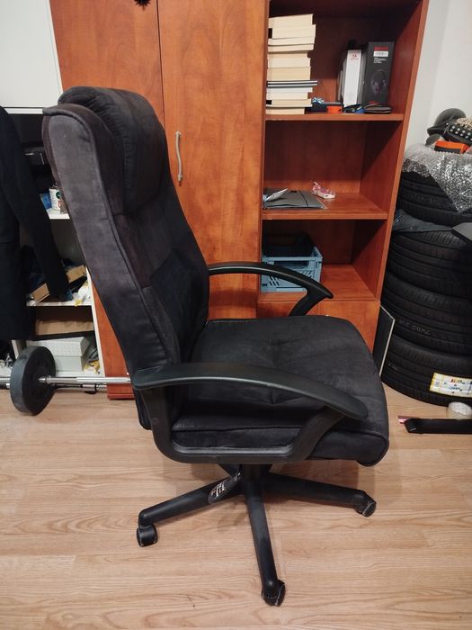 Krzesło biurowe regulowane