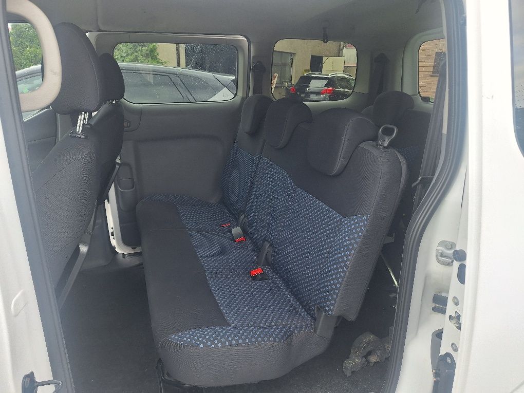Nissan NV 200, uszkodzenia jak na zdjęciach